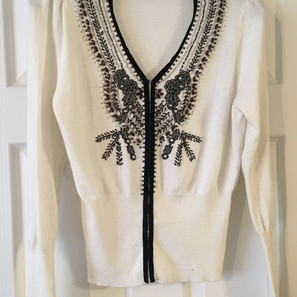 Vintage Charm Vneck Beaded Cardigan - Picture 9 of 10